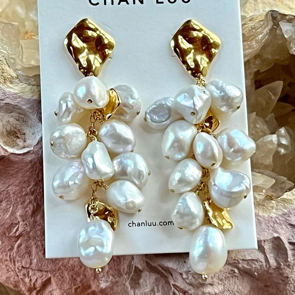 πΊπHPππΊ NWT Anthropologie Chan Luu Gold and Pearl Cluster Chandeliers - Picture 10 of 15